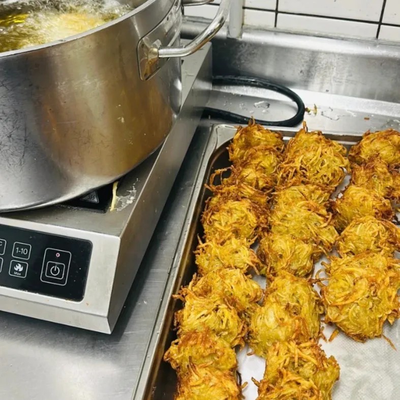 Image alt description