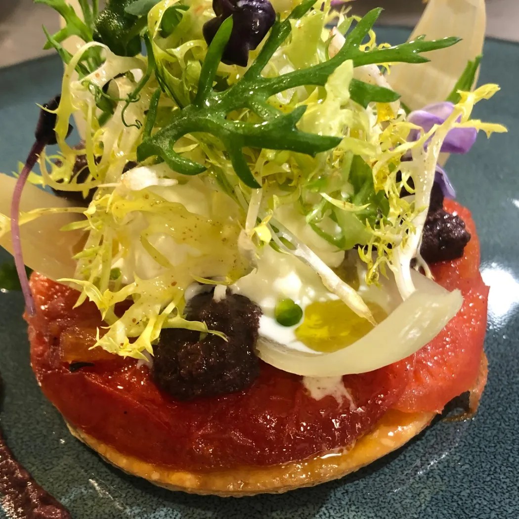 Image alt description