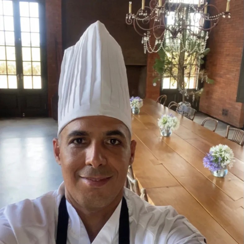 Image alt description