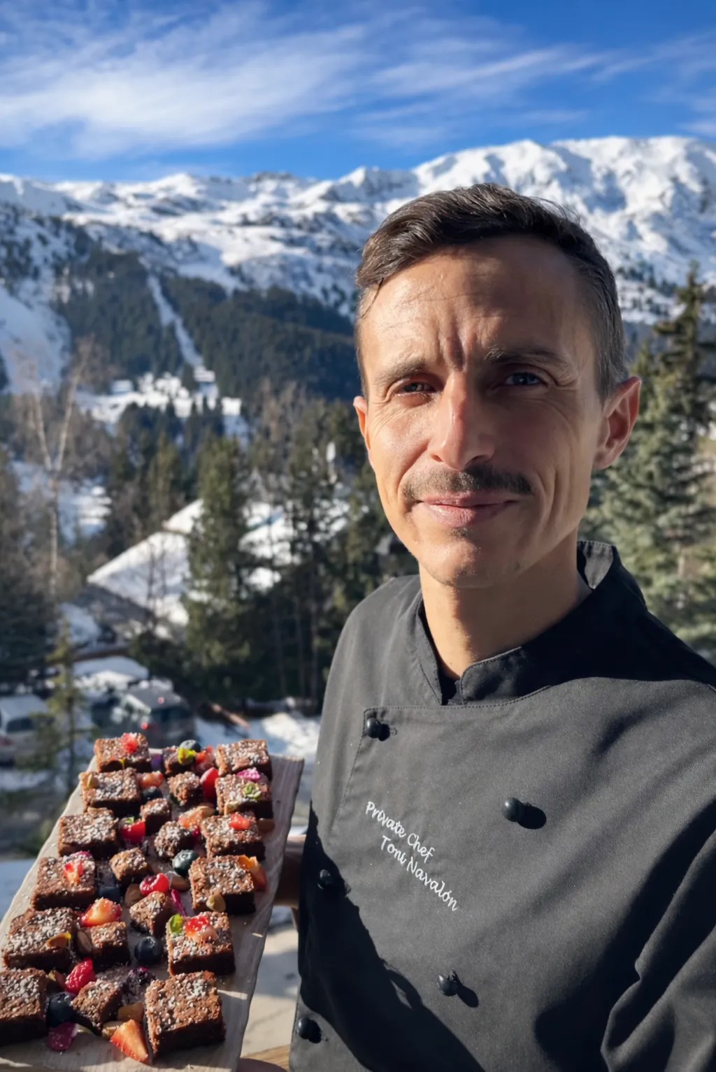 Image alt description