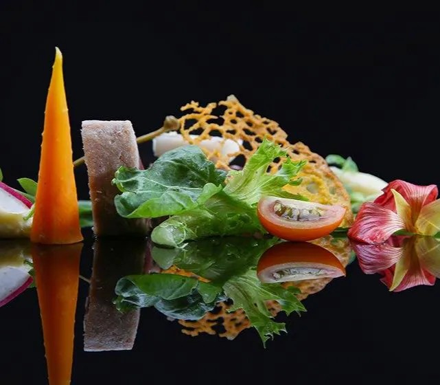 Image alt description