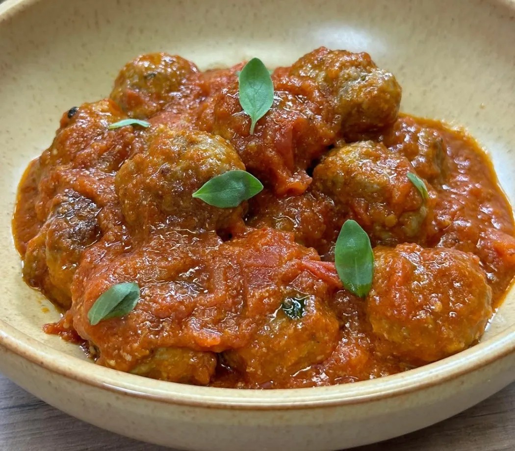 Image alt description