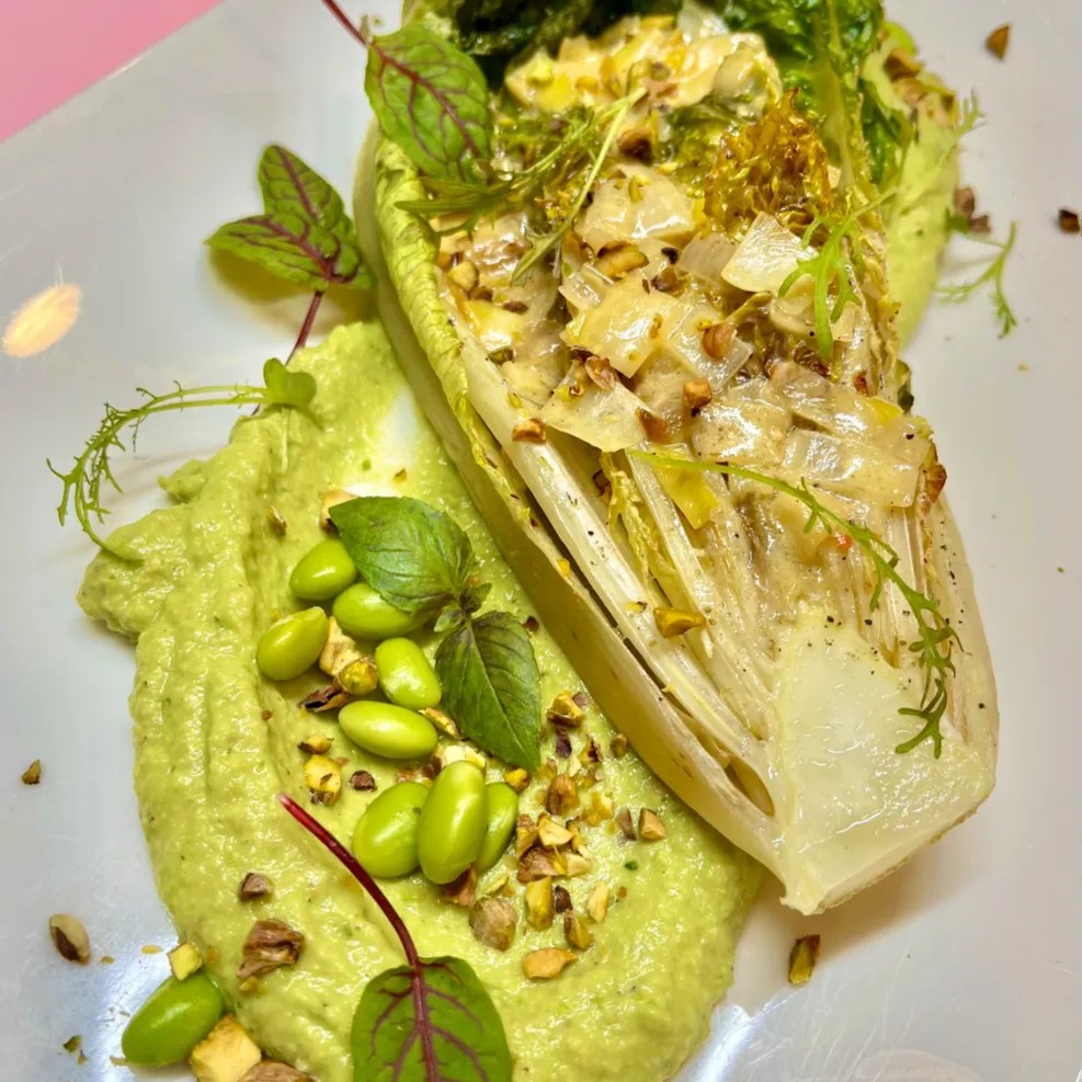 Image alt description