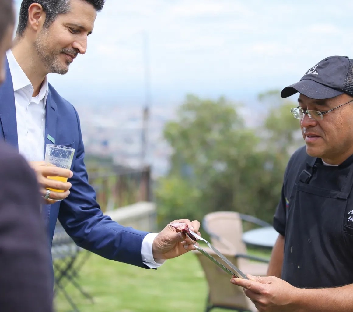 Image alt description