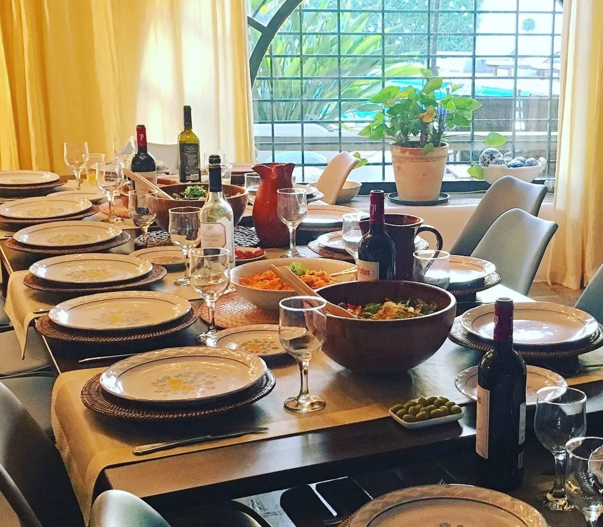 Image alt description