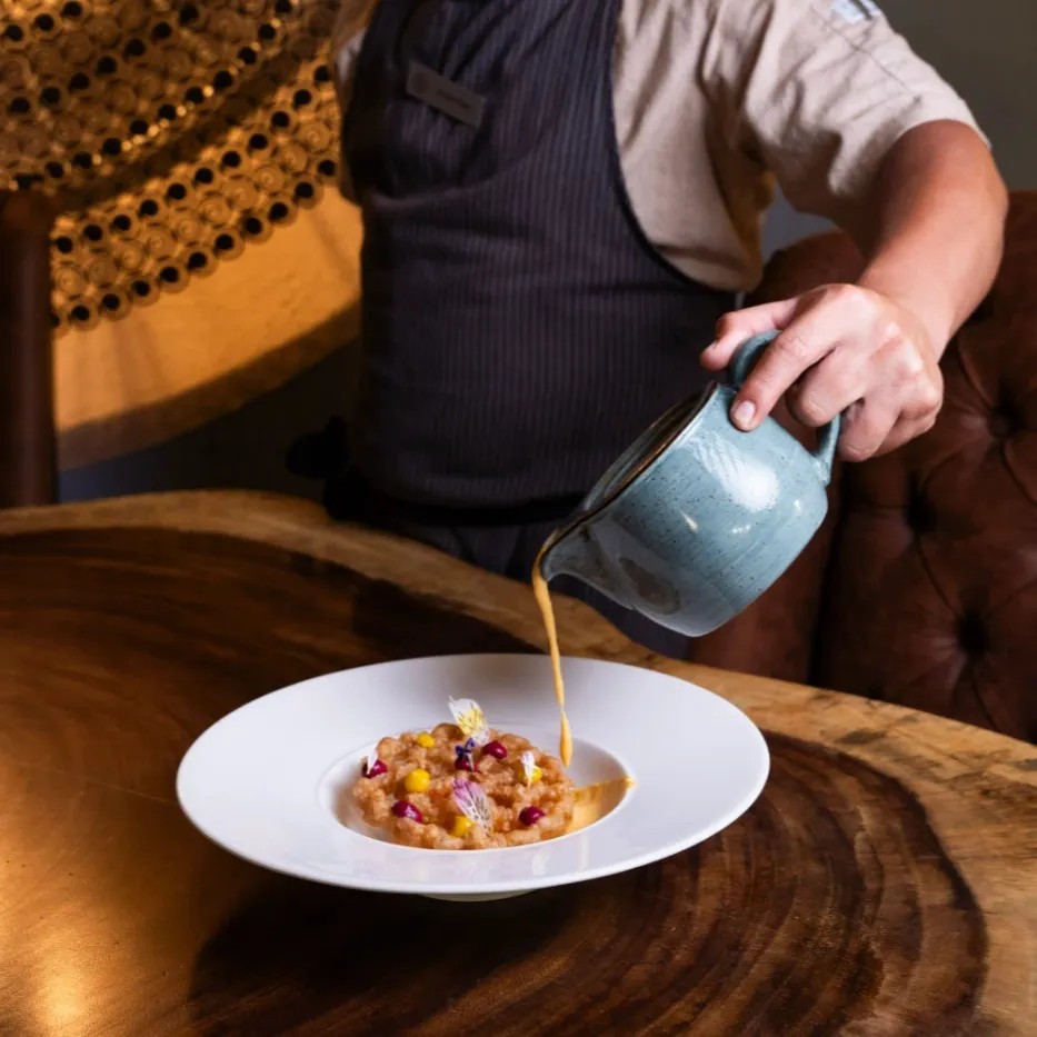 Image alt description