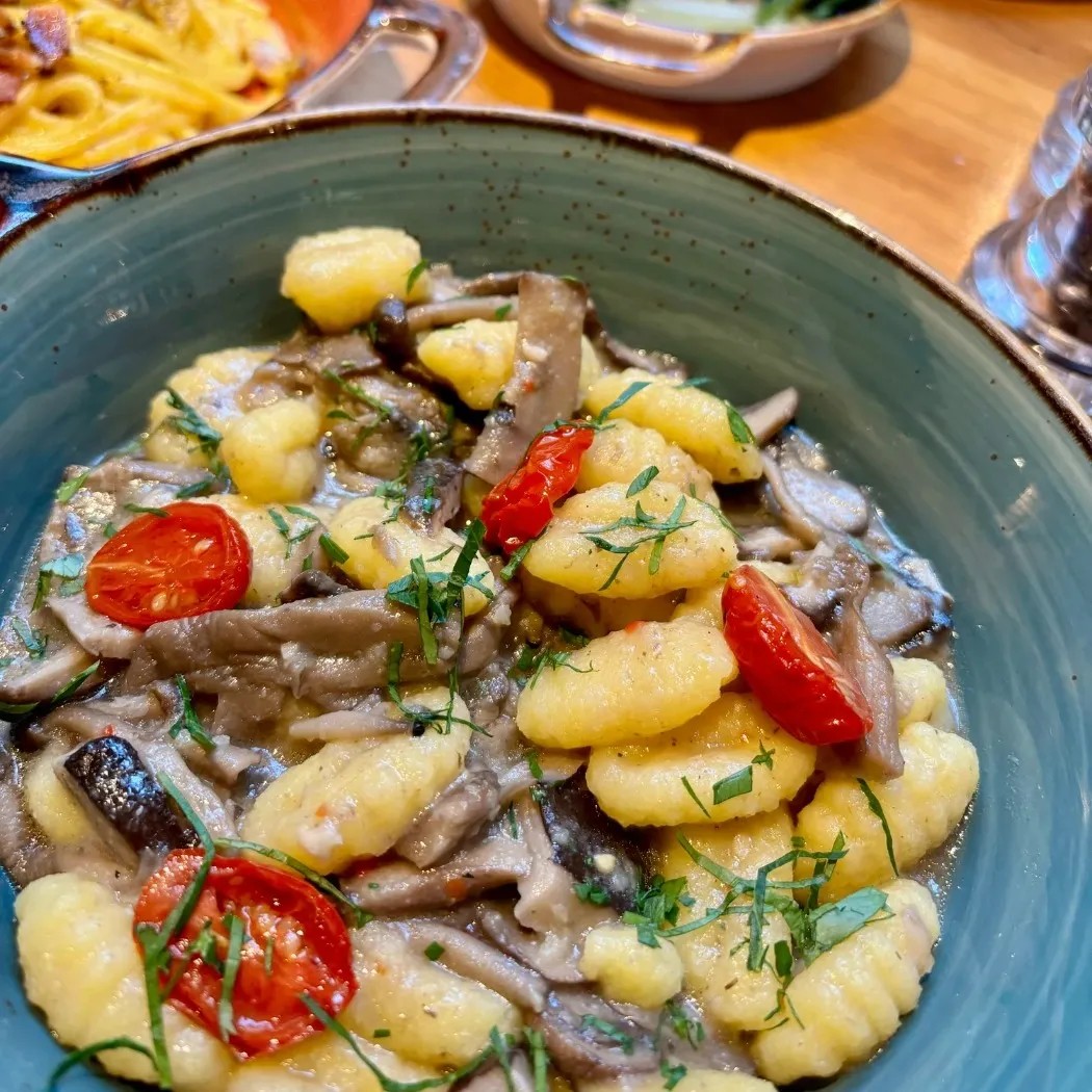 Image alt description