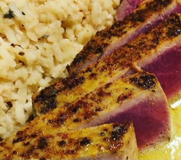 Image alt description