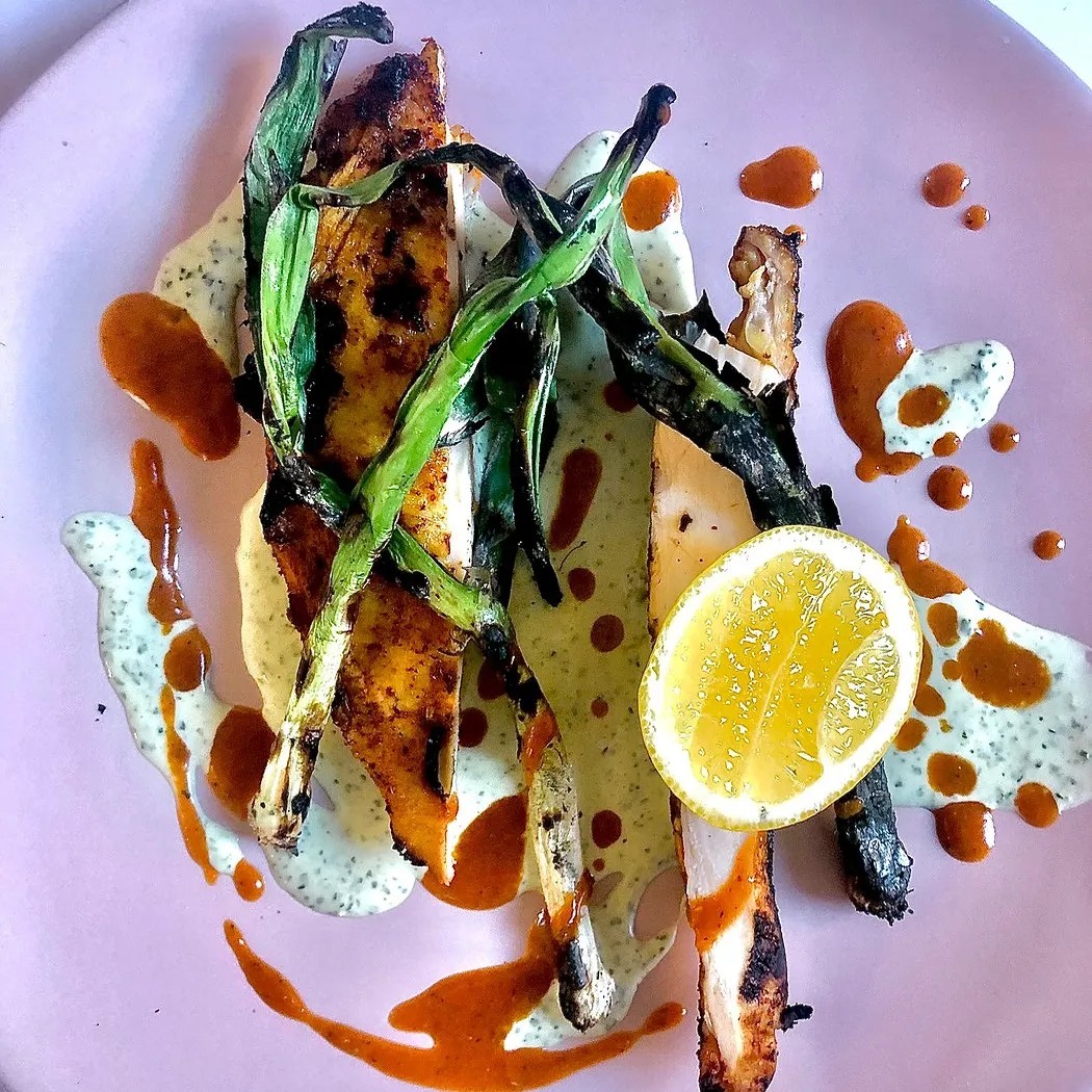 Image alt description