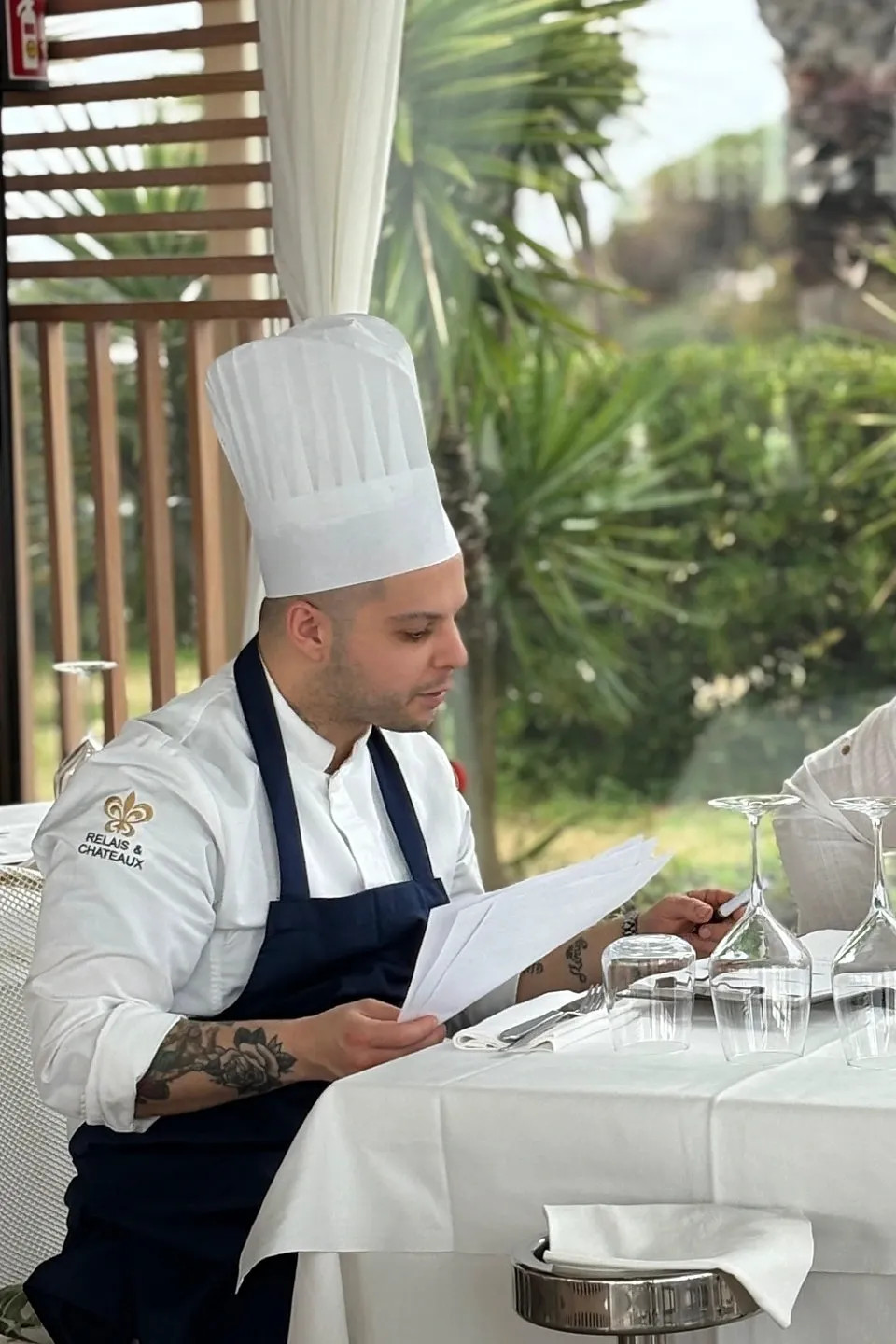 Image alt description