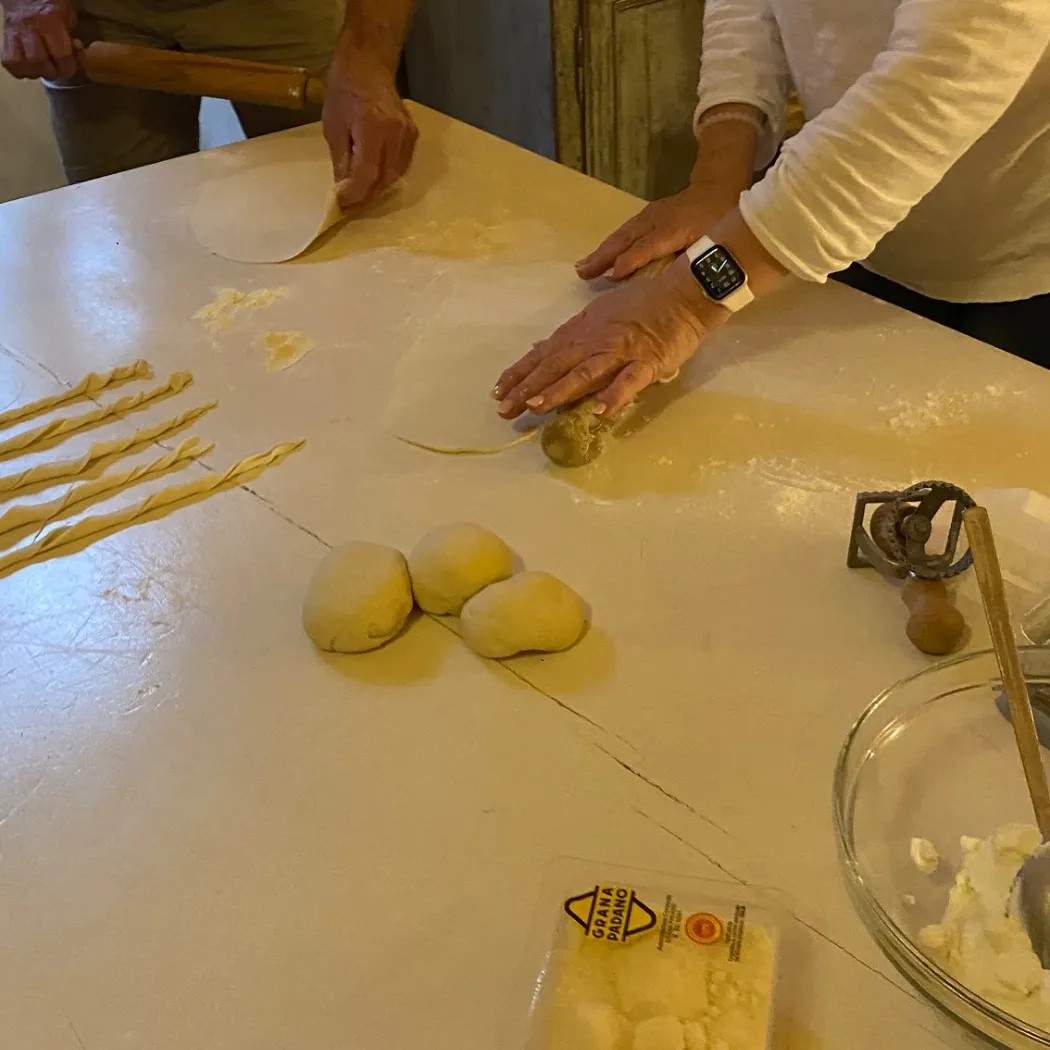 Image alt description