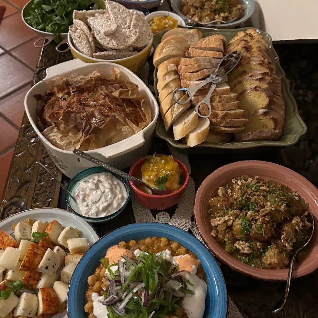 Image alt description