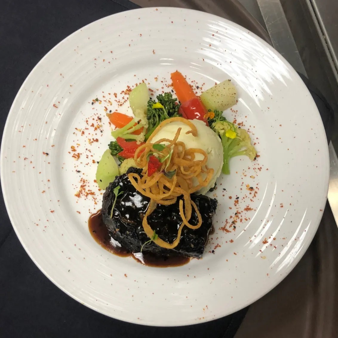 Image alt description