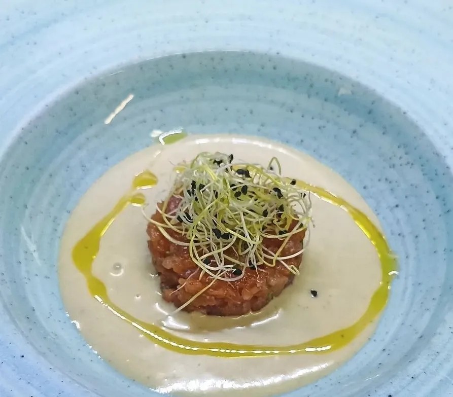 Image alt description