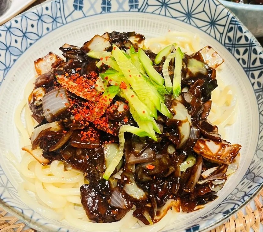 Image alt description