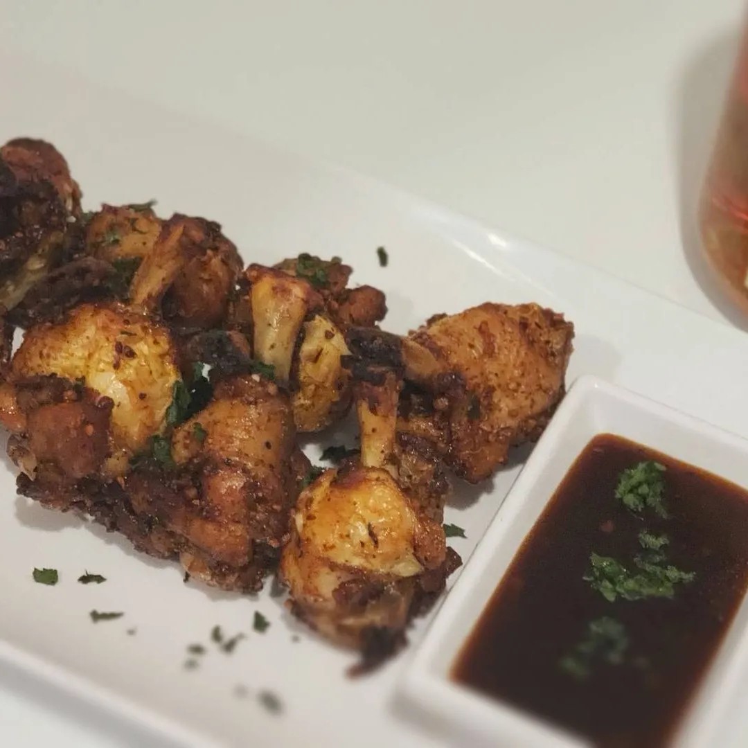 Image alt description