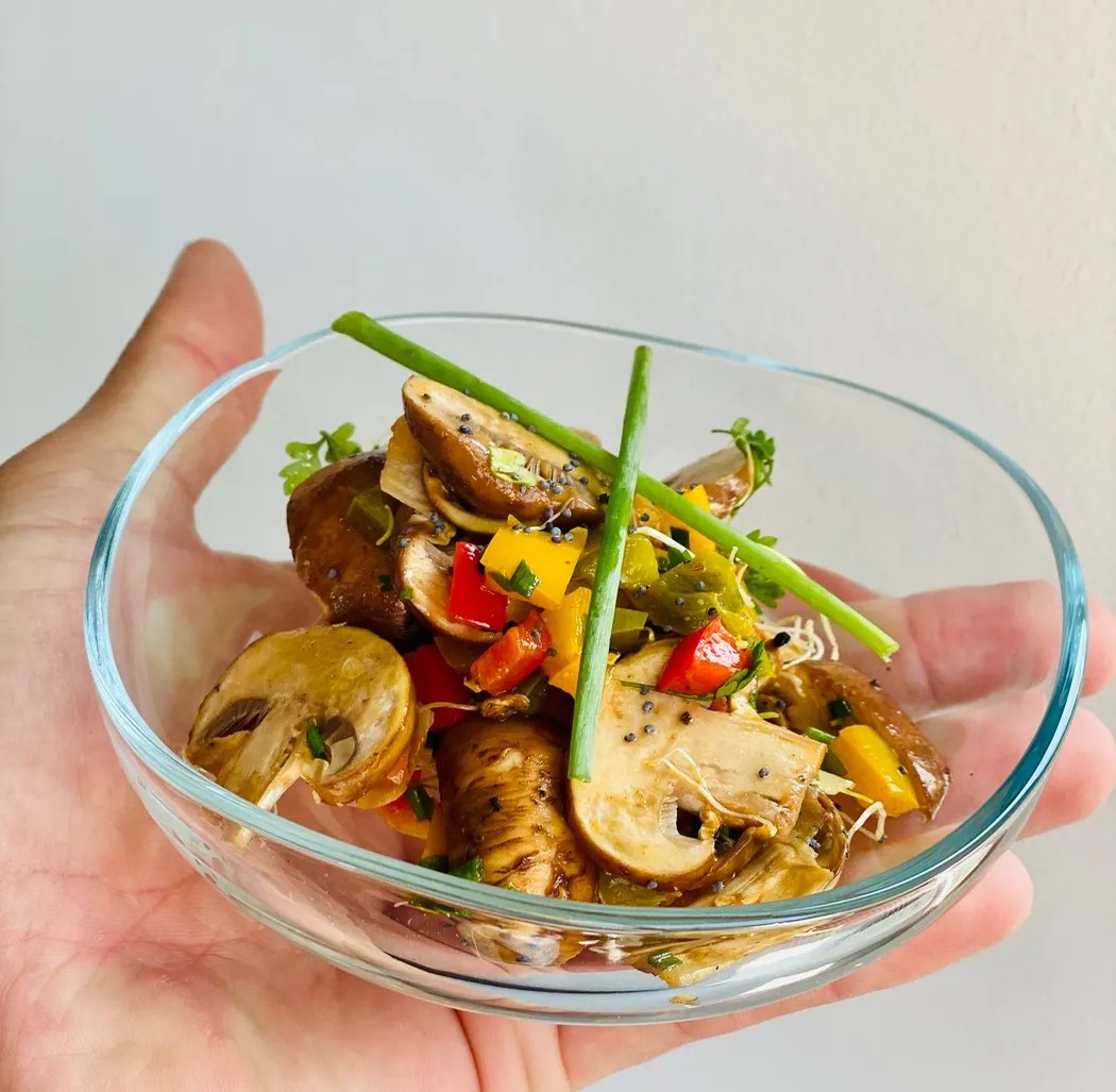 Image alt description