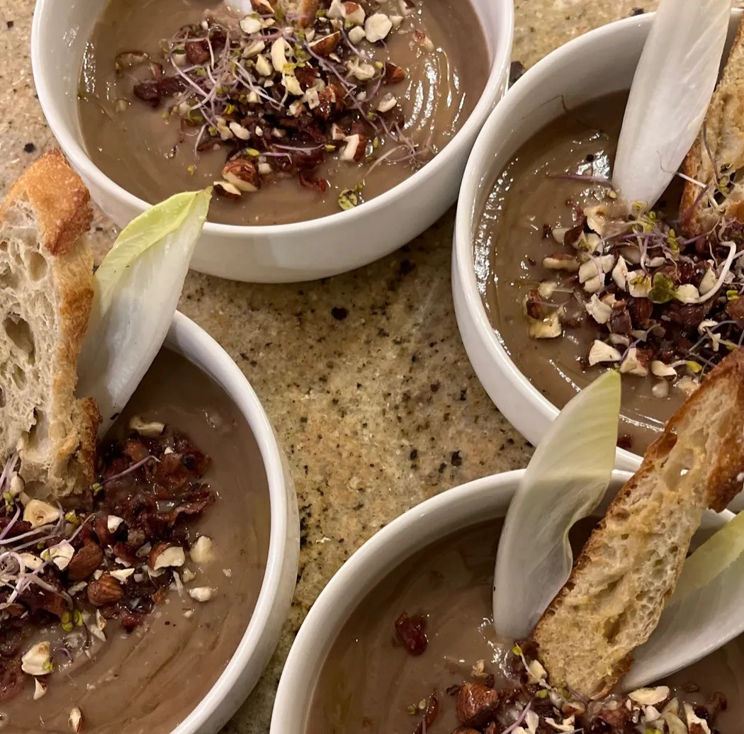 Image alt description