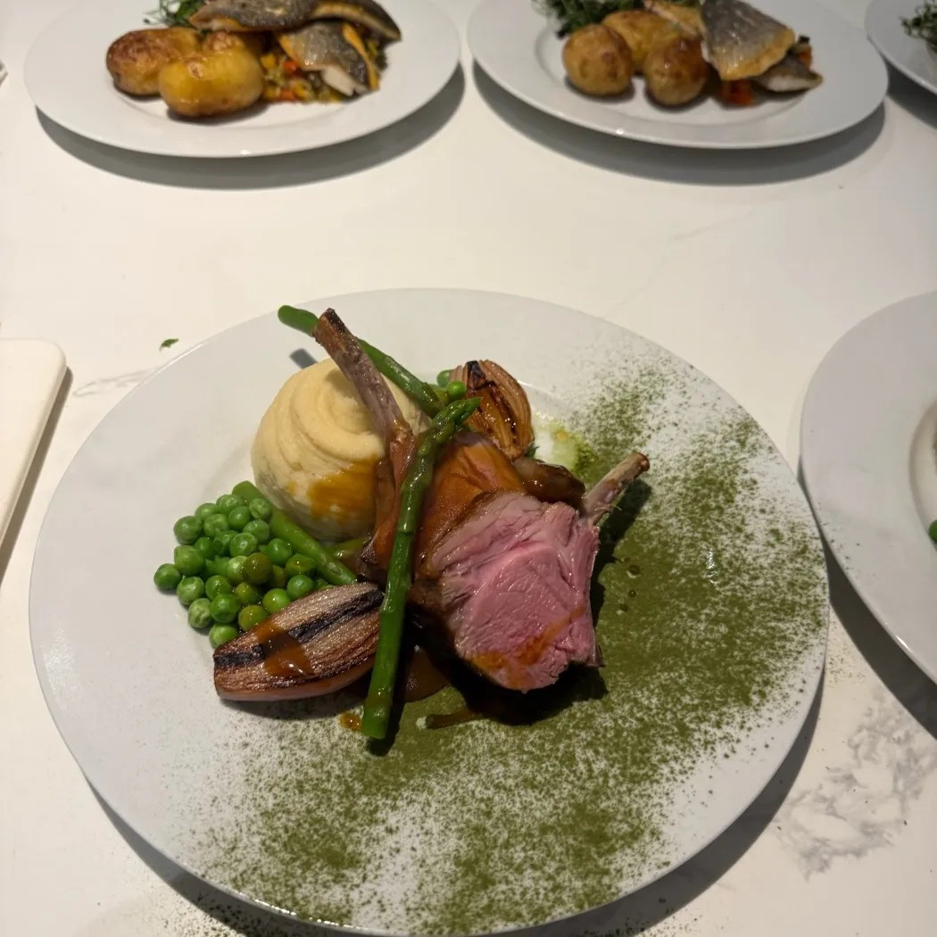 Image alt description