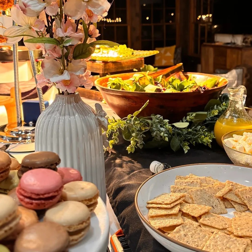 Image alt description