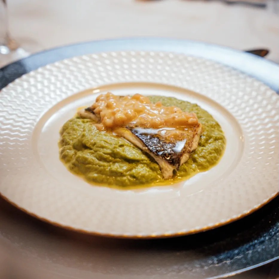 Image alt description