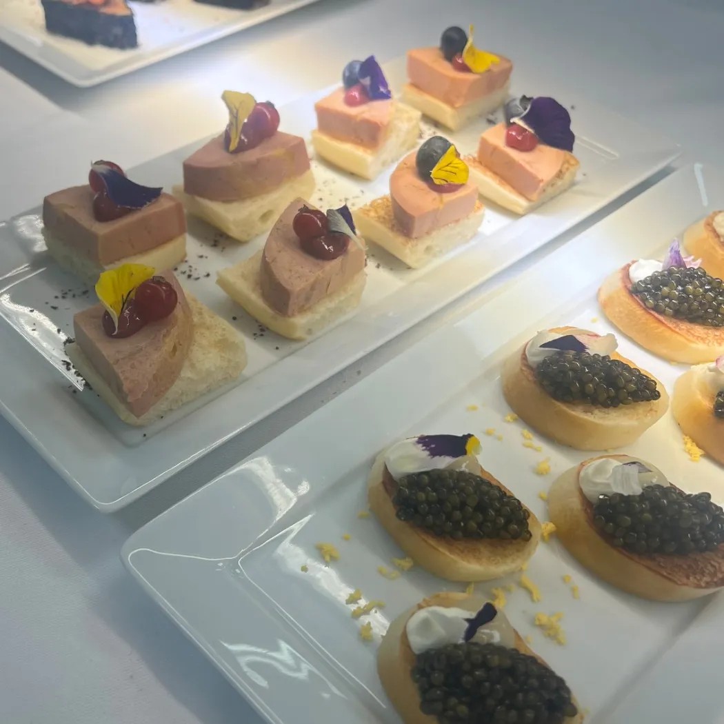 Image alt description