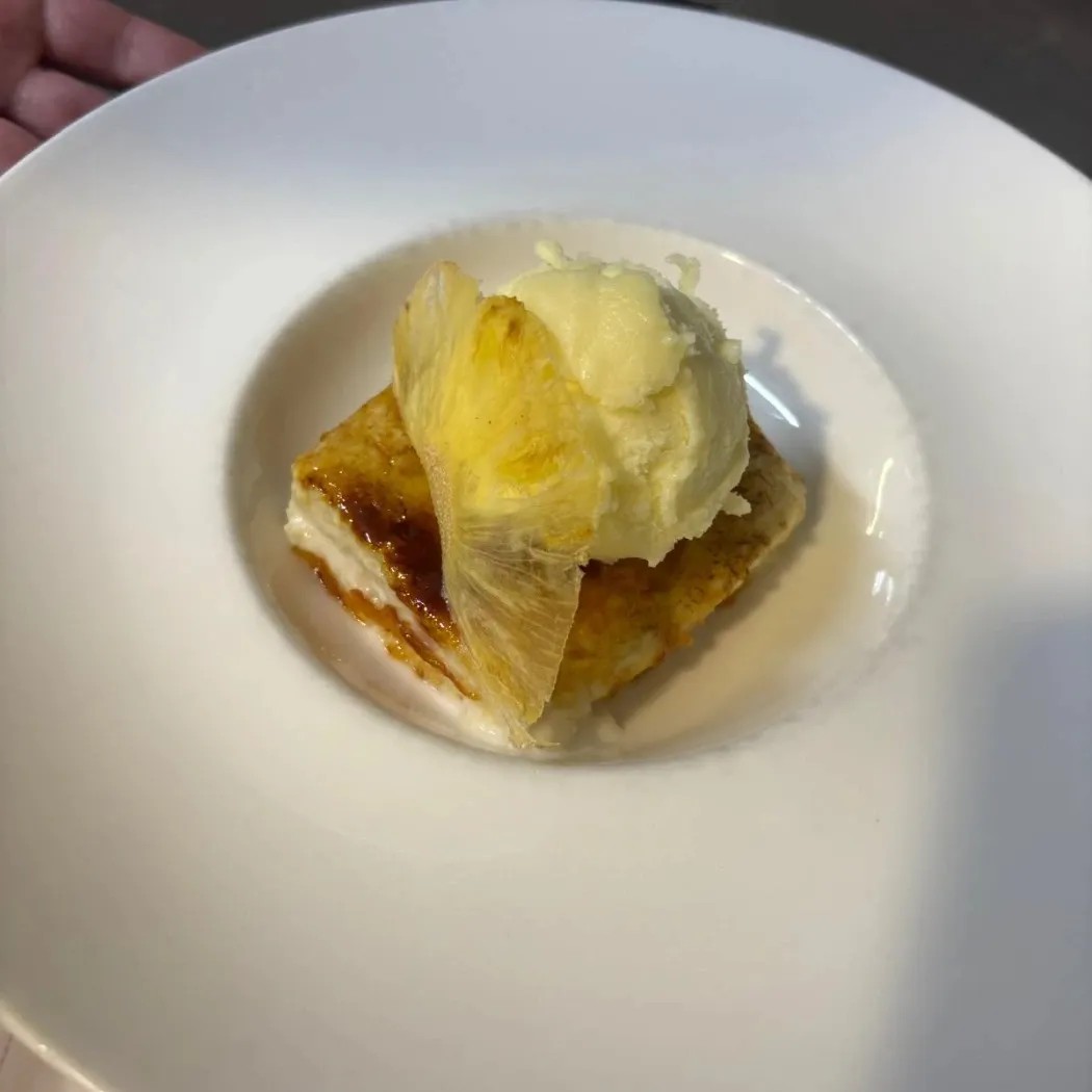 Image alt description