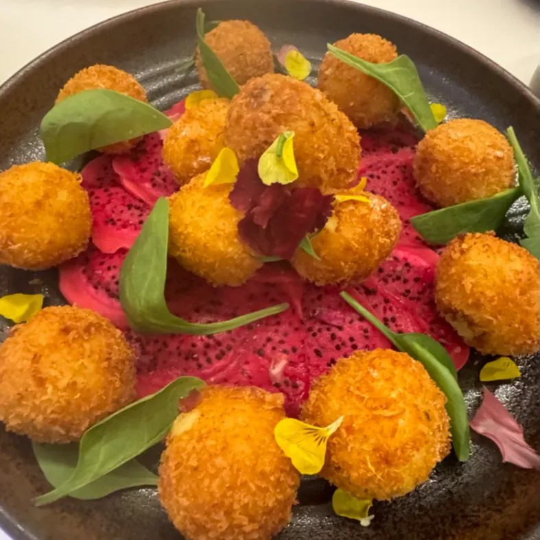 Image alt description