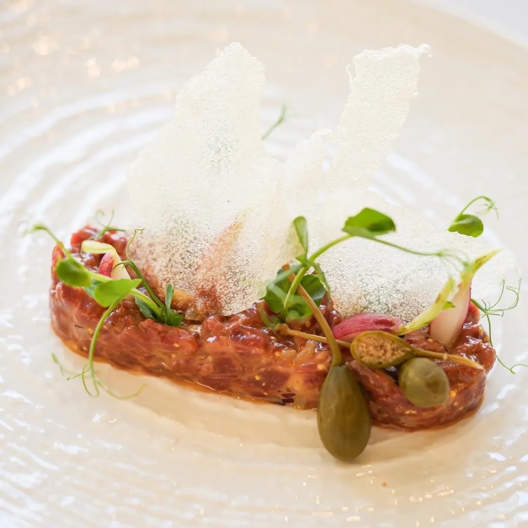 Image alt description