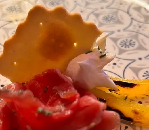 Image alt description