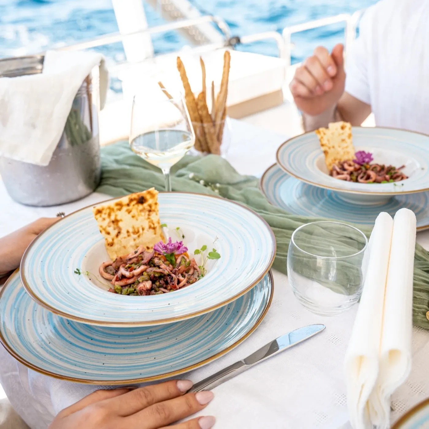 Image alt description