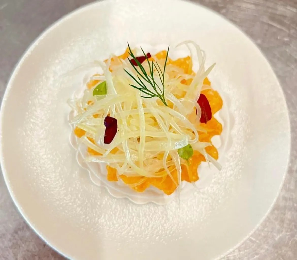 Image alt description