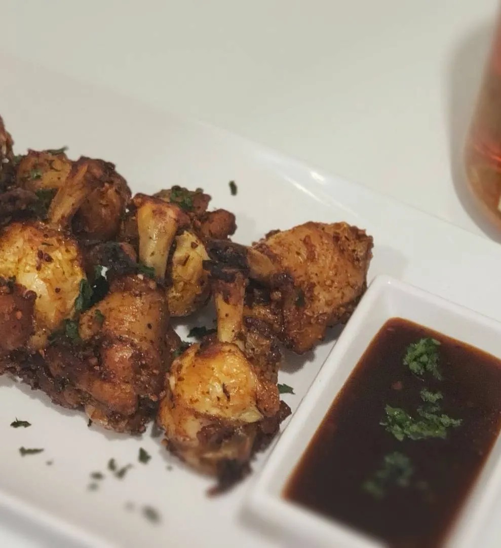 Image alt description