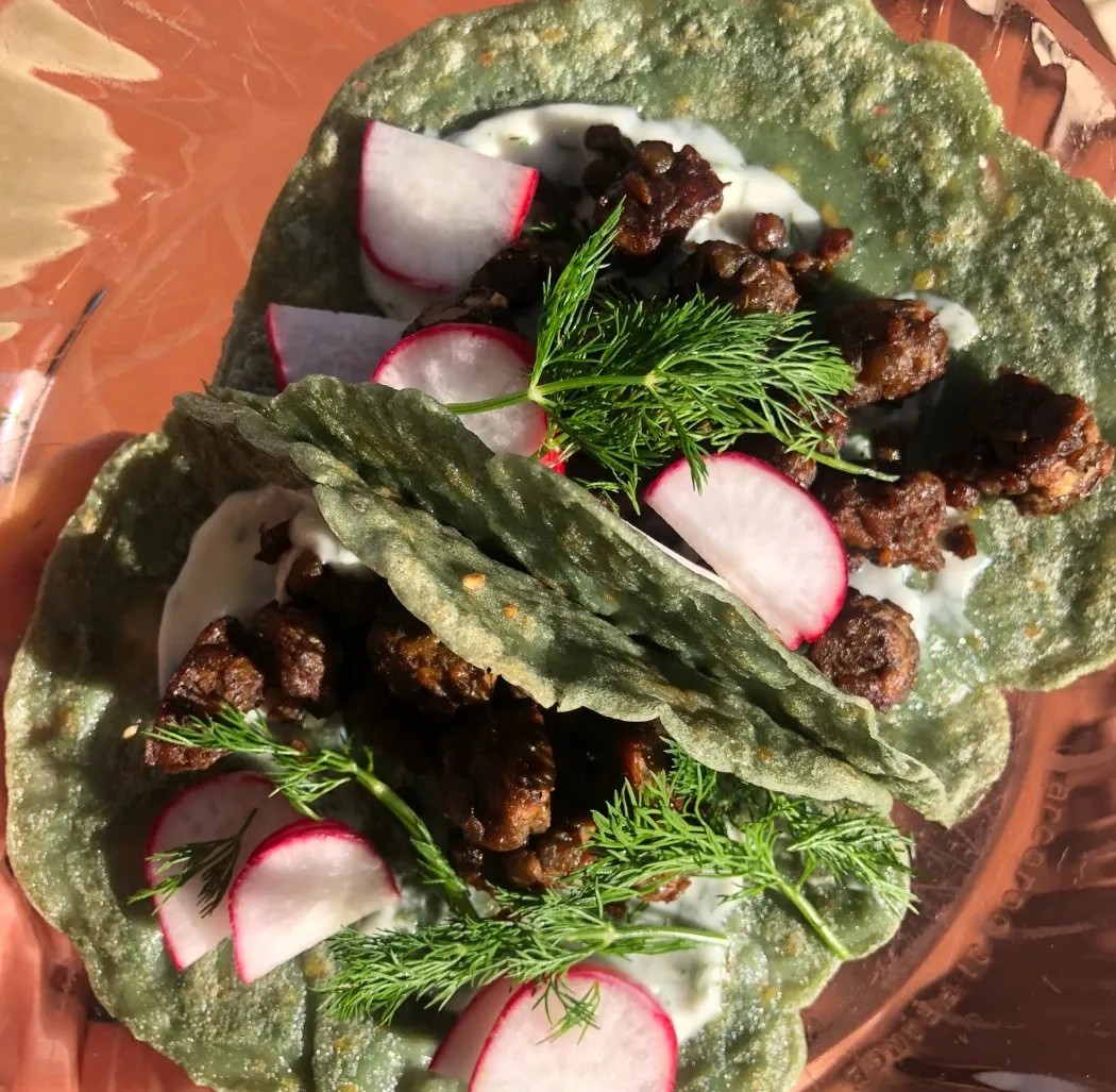 Image alt description