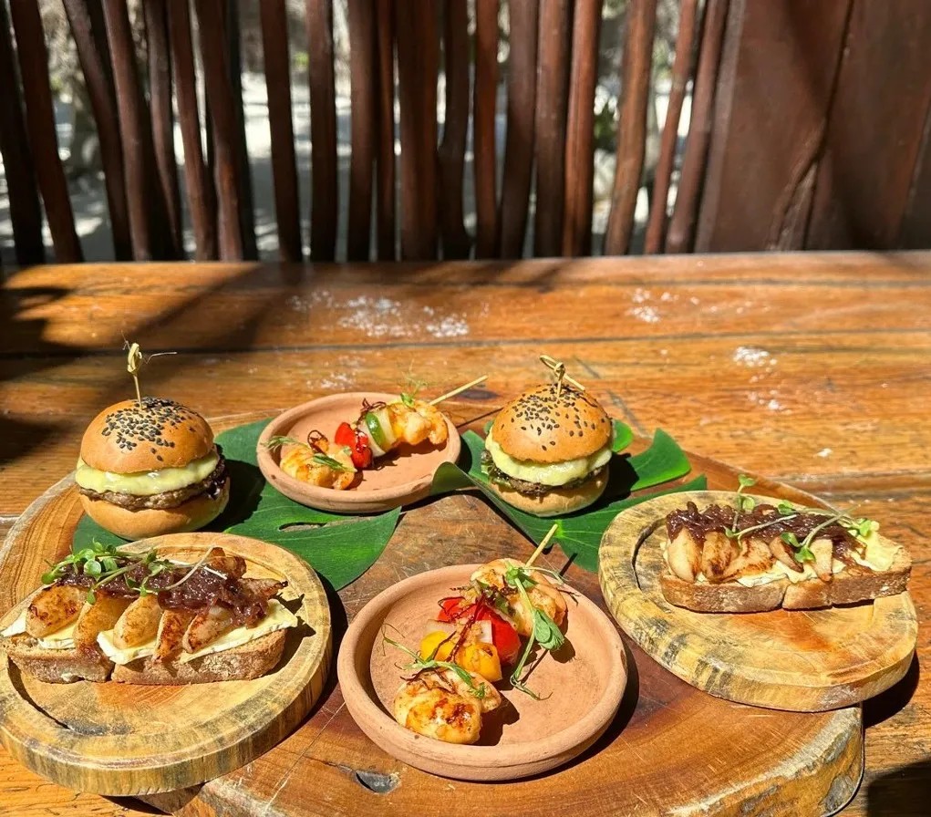 Image alt description