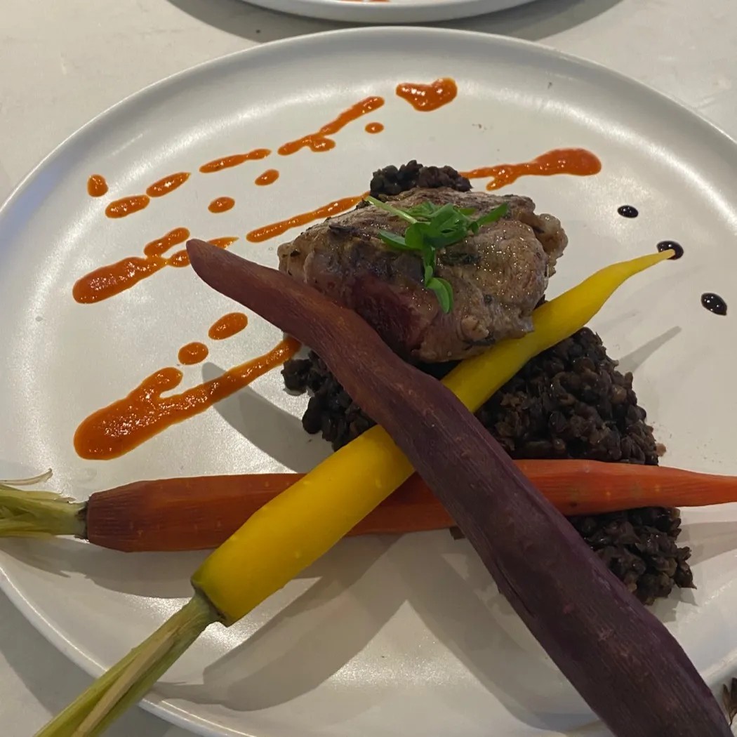 Image alt description