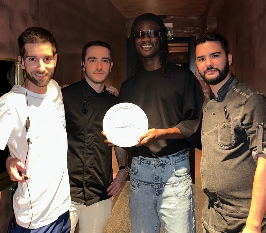 Image alt description