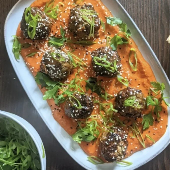 Image alt description