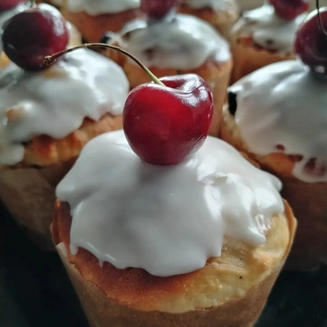 Image alt description