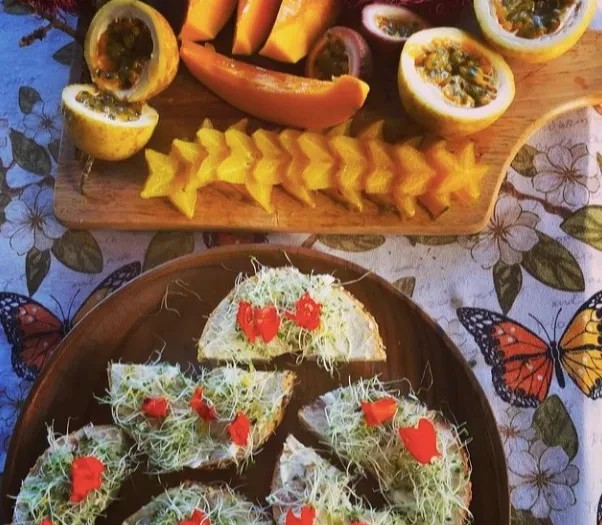 Image alt description