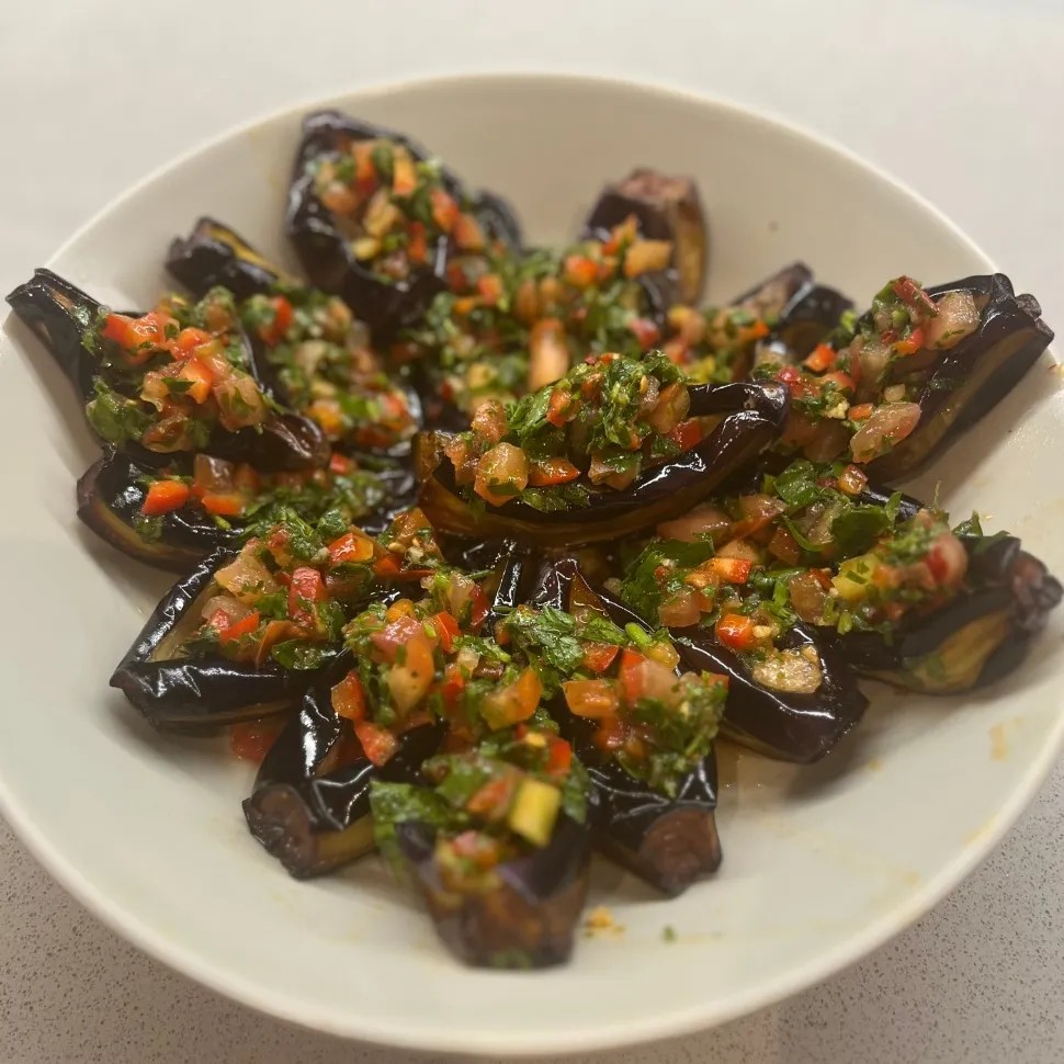 Image alt description