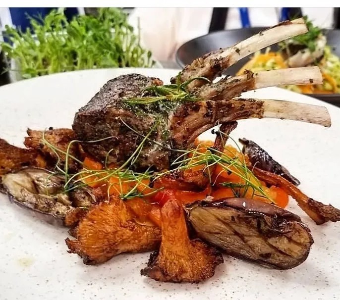 Image alt description