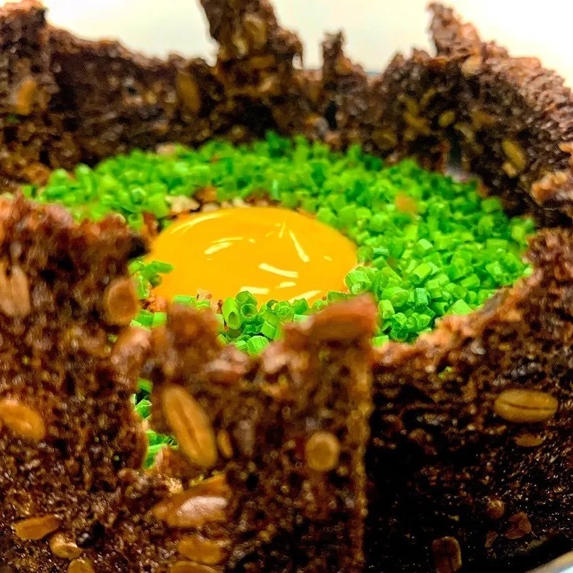 Image alt description