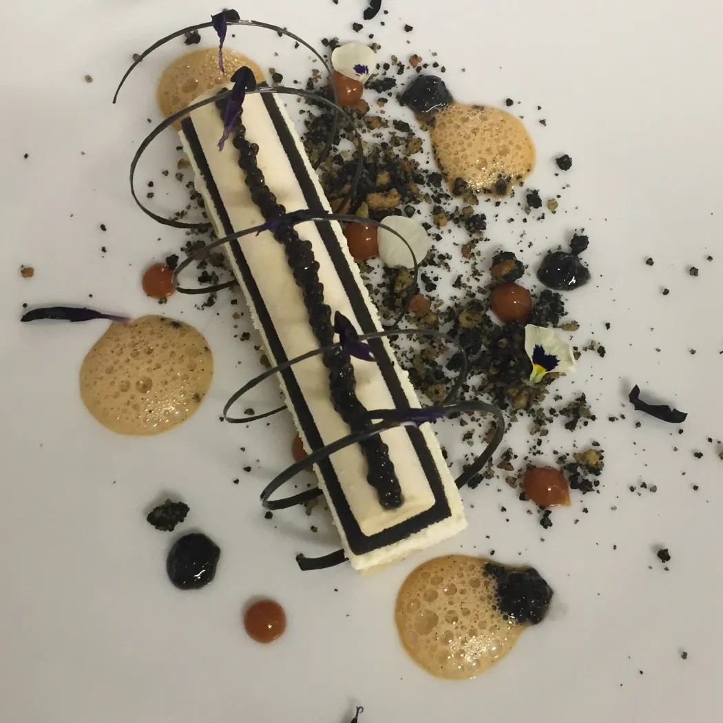 Image alt description