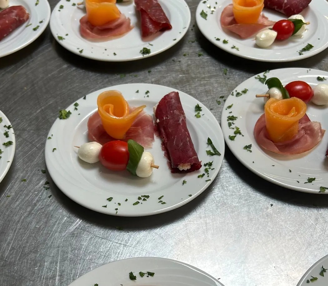 Image alt description