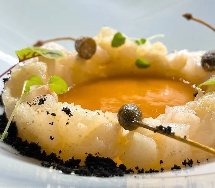 Image alt description