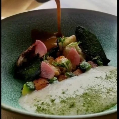 Image alt description