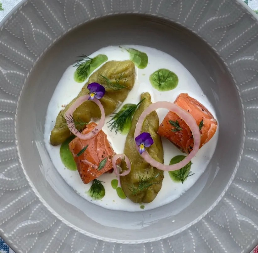 Image alt description