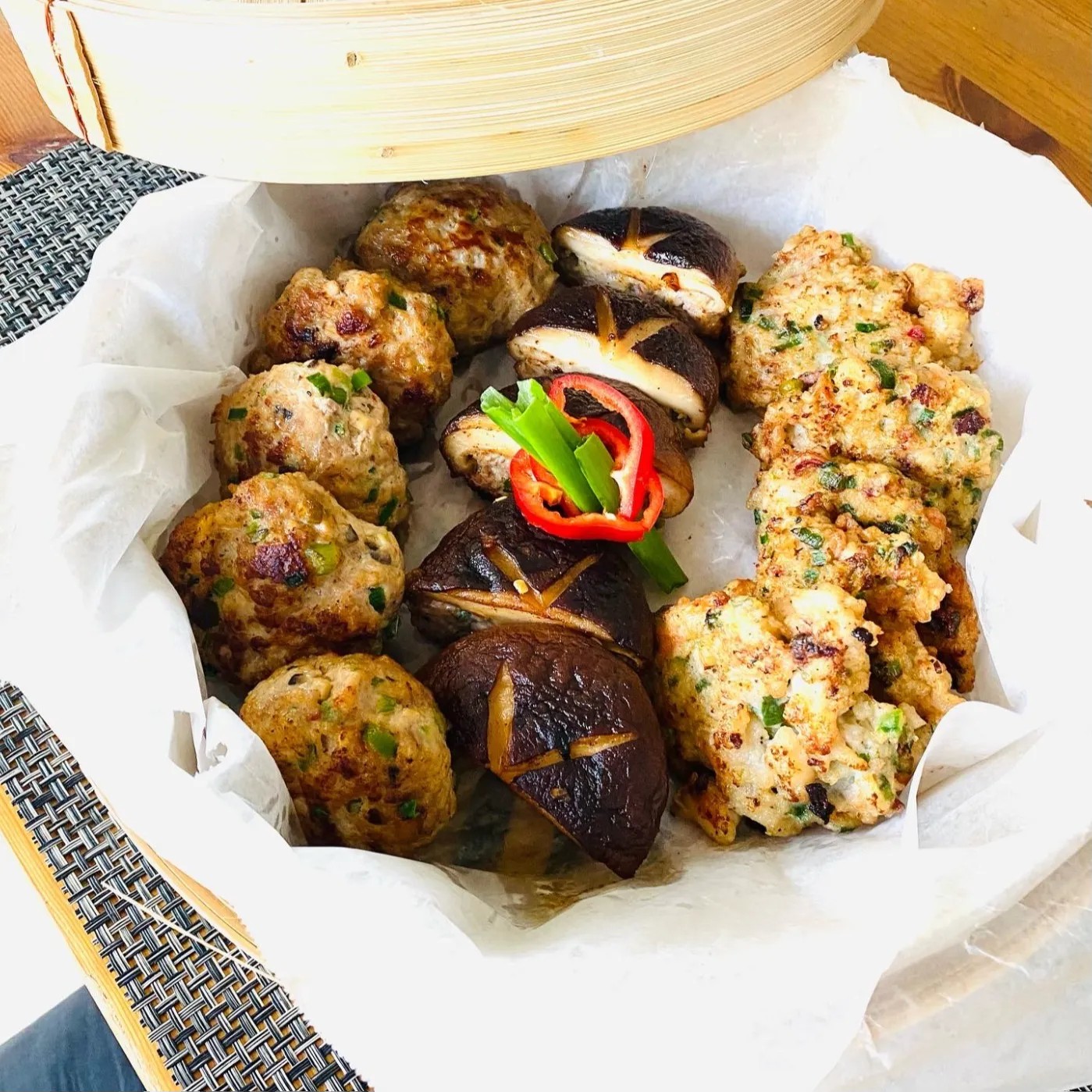 Image alt description