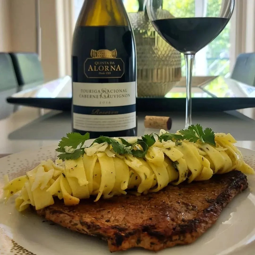 Image alt description